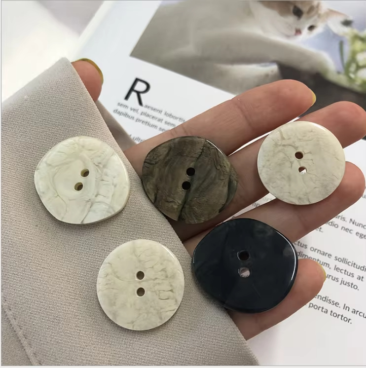 Wholesale 2 4 Holes &nbsp;Buttons -2.jpg