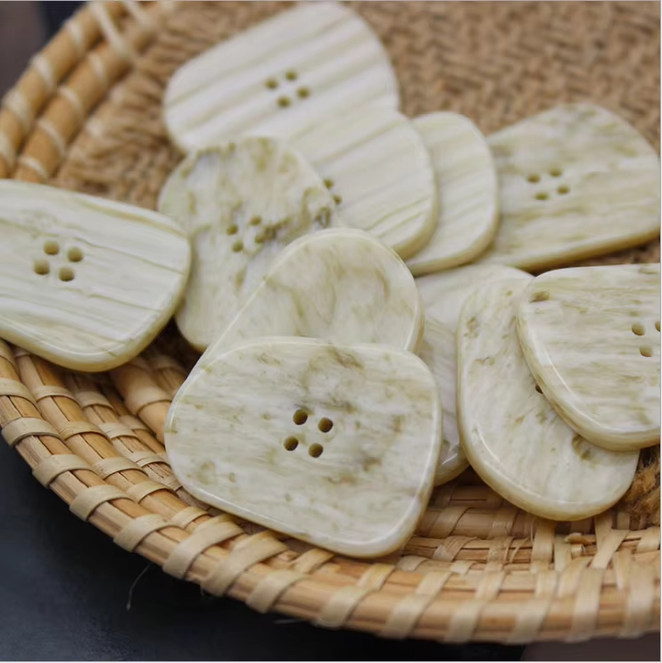 Wholesale 2 4 Holes &nbsp;Buttons -1.jpg