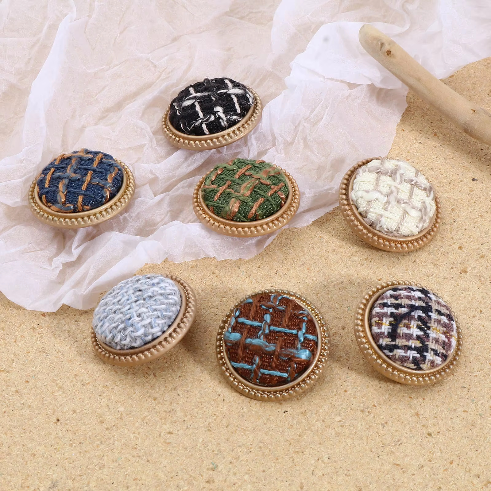 Metal Gold Buttons Tweed Plaid Fabric Covered Round Shank Buttons -2.jpg